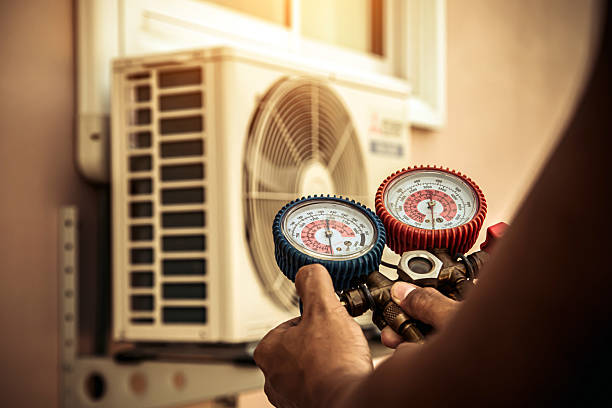 Professional Ac Installation technician working in Easton, MO